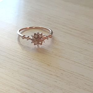 Blush and Bar Sophia Snowflake Ring